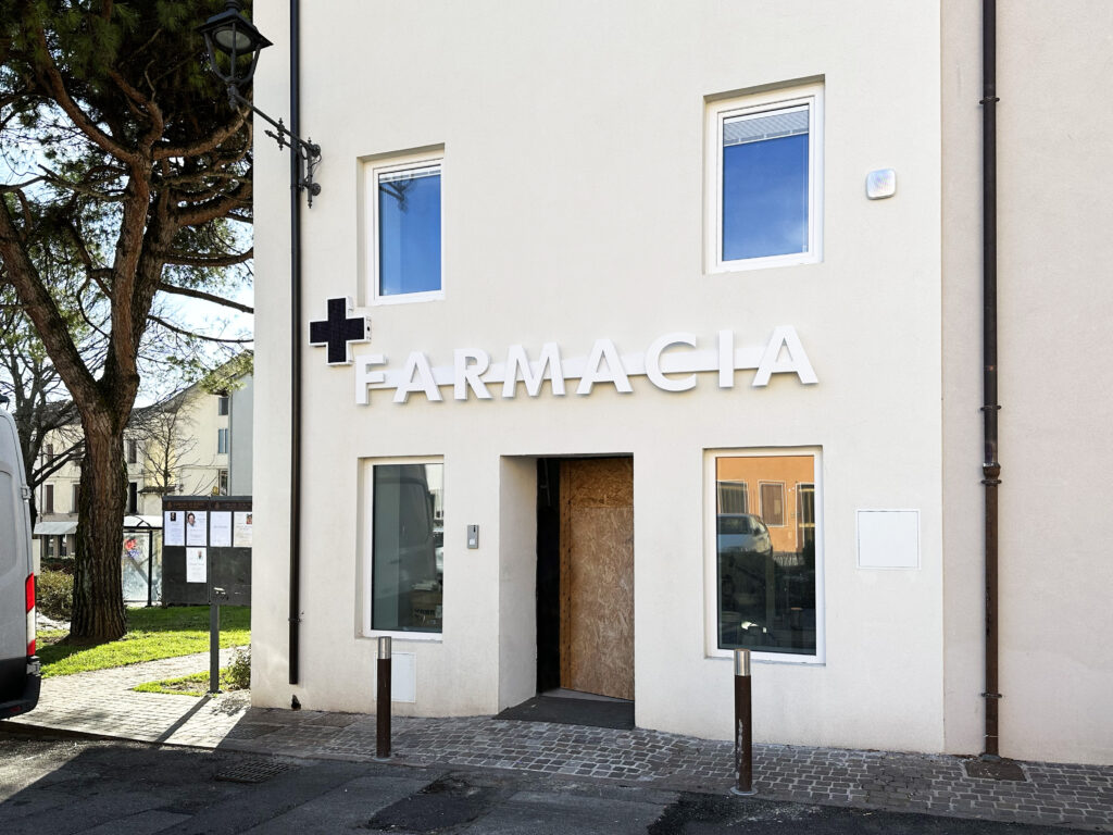 Inseegna Farmacia Cuore di Magrè e Croce a Led mod. Green 60