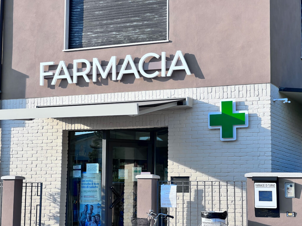 Insegna e Bacheca Simply Led Farmacia Conzadori